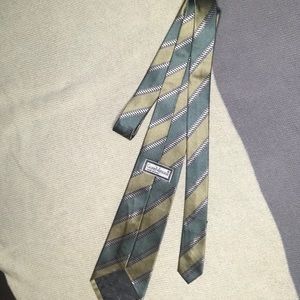 Vintage Versace 100% silk tie. Made in Italy.